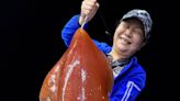 降伏「深海紅色惡魔」 香港女釣客到高雄外海釣大驚喜