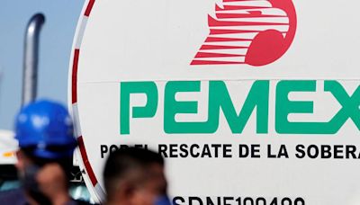 Pemex obtiene ligera ganancia pese a caída en producción de crudo; apoyo de Gobierno fue clave