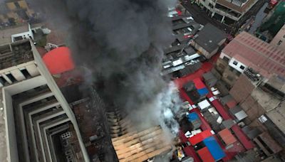 Mesa Redonda: bomberos confinaron incendio en galería comercial