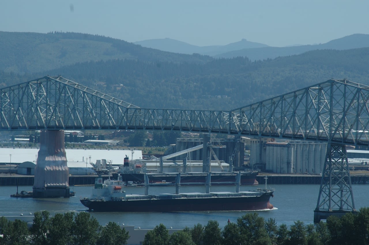 Portion of U.S. 30 closed in Oregon