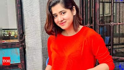 Ditipriya turns up for morning shoot in her beau’s T-shirt - Times of India