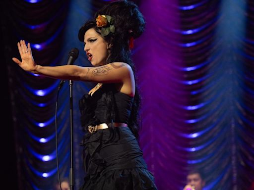 Fallos temporales e idealización de Blake: qué es real y qué no en 'Back to black', la cinta de Amy Winehouse