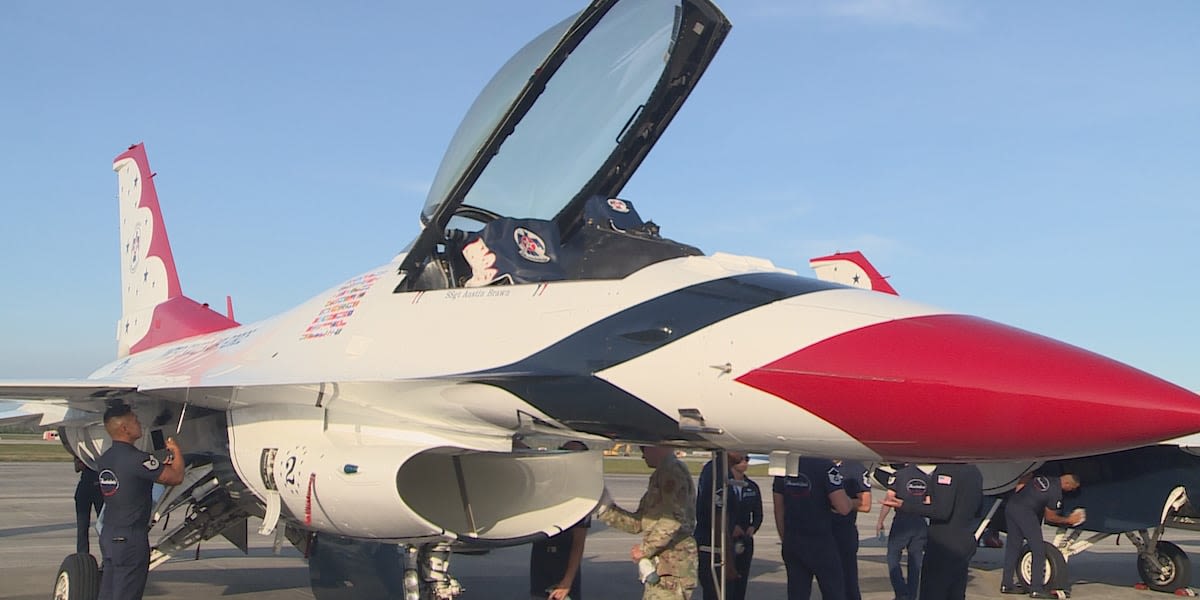 Thunderbirds Arrive in Panama City Ahead of Air Show