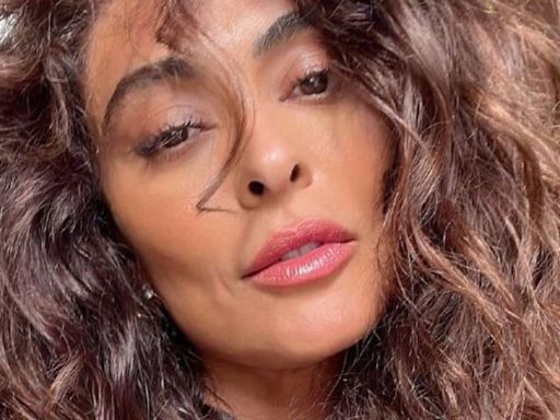 Aos 45, Juliana Paes aposta em maiô colorido e rouba a cena em parque aquático