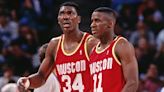 Vernon Maxwell tells story of police breaking up fight between him, Olajuwon — at halftime