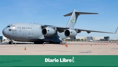 Aterriza avión militar de EE.UU. en Puerto Príncipe, mientras aerolíneas desisten de reanudar vuelos