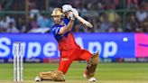 Glenn Maxwell engages in ‘RCB’ chants with budding cricketers ahead of CSK clash