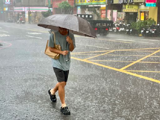 雨彈開炸！北中南全中 15縣市大雨下到晚上 - 生活