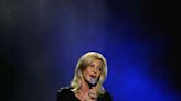 Olivia Newton-John, ‘Grease’ Star & Pop Singer, Dead at 73