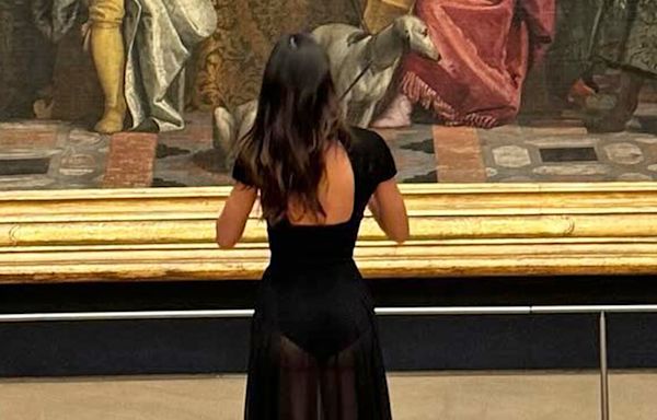 Kendall Jenner was barefoot at the Louvre. Guess how some people reacted