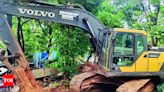 Lender steals 20-tonne excavator from court premises | Bengaluru News - Times of India