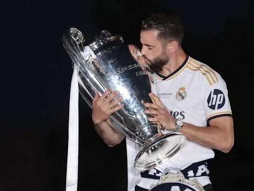 Real Madrid anuncia saída de Nacho, que ganha aclamação de Florentino Pérez