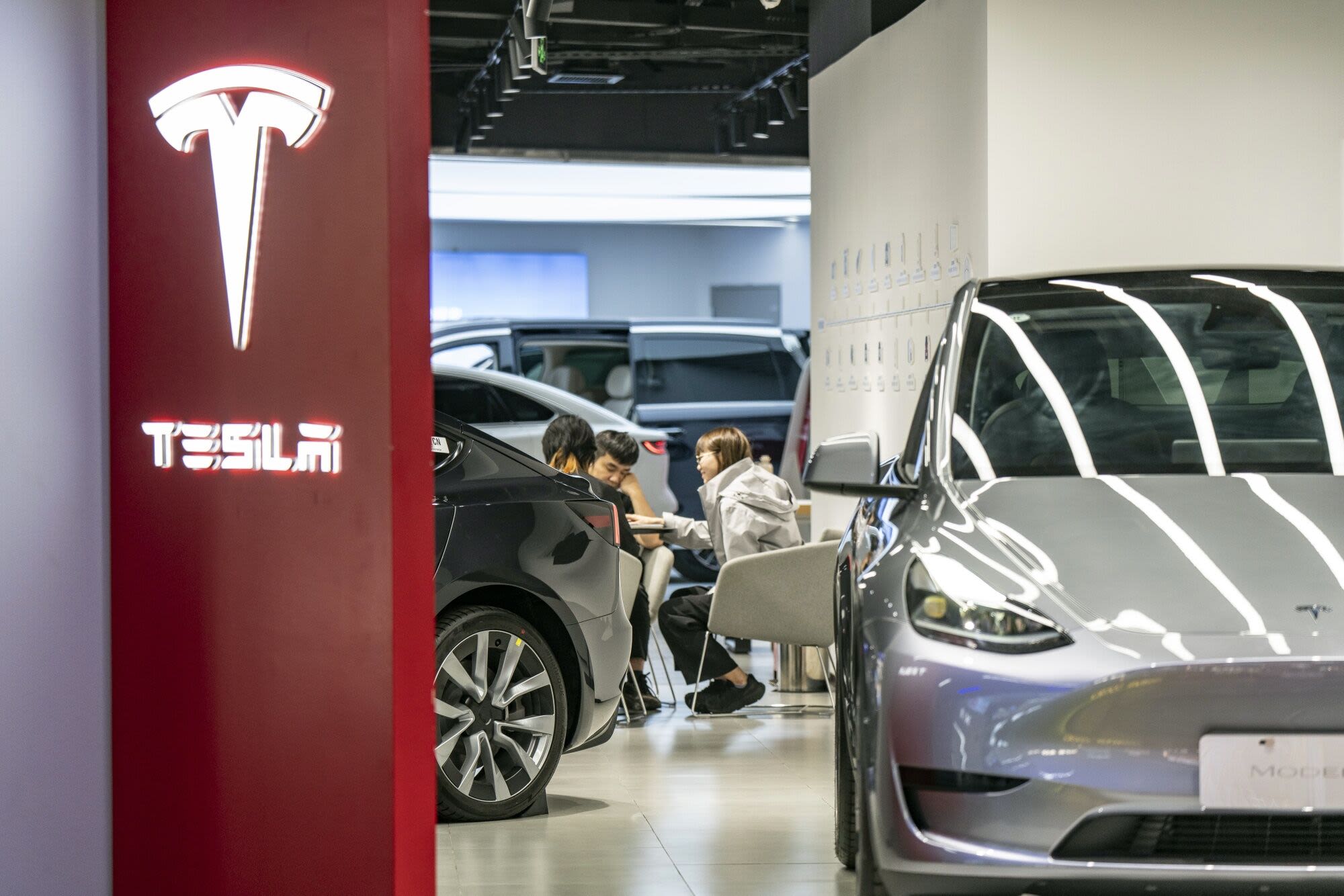 Tesla Beats Estimates With Less-Drastic Drop in EV Sales