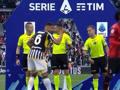 Vídeo: Rafael Leão deixa Danilo de mão estendida na estreia como capitão