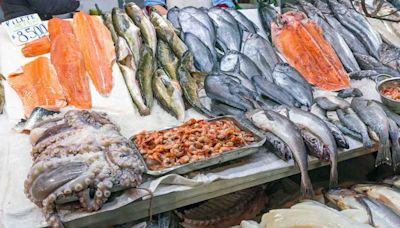 Alerta alimentaria: piden retirar uno de los productos que más se compran en las pescaderías españolas