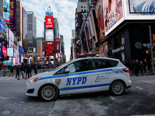 Machete attack in NYC's Times Square leaves man seriously injured; police say 3 in custody