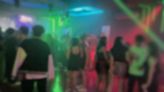 Adolescentes mueven fiestas clandestinas con drogas y alcohol en grupos de WhatsApp