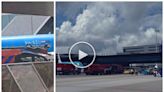 Un hombre aplastado en el motor de un avión de KLM: escena de terror, caos en el aeropuerto