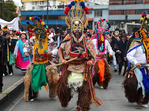 El Inti Raymi da inicio al verano en Quito con música, bailes, comida y seres ancestrales