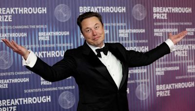 Father of 12 Elon Musk Offers His Sperm for Colony on Mars
