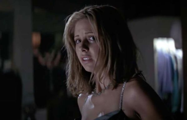 One of Scream 2's Best Scenes Was Actually Cut from I Know What You Did Last Summer