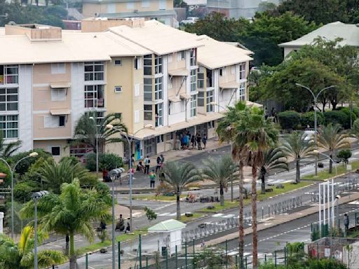 Francia decreta emergencia en Nueva Caledonia tras disturbios; dejan 3 muertos