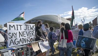 Policía continúa con los desalojos de protestas propalestinas en universidades de EUA