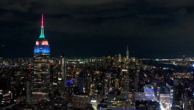 Iluminan el Empire State Building con los colores de los anillos olímpicos