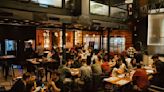 Propina obligatoria en bares y restaurantes: fuerte polémica entre mozos y clientes
