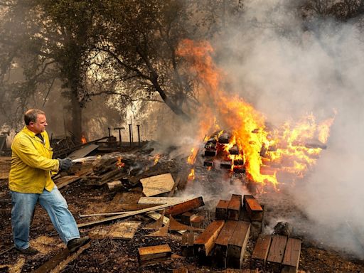 Thompson wildfire forces 26,000 to evacuate in Northern California as heatwave continues