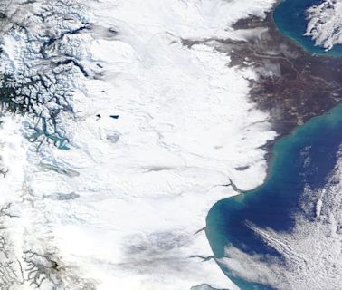 La impactante foto satelital de la NASA que muestra la Patagonia completamente nevada