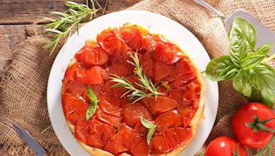 Tarte tatin de tomate, burrata et pesto : la recette qui va faire fureur