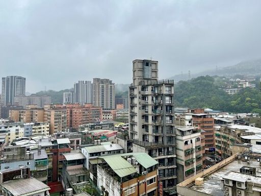 剛交屋大雨狂襲房屋漏水 他「這樣做」順利解約避雷