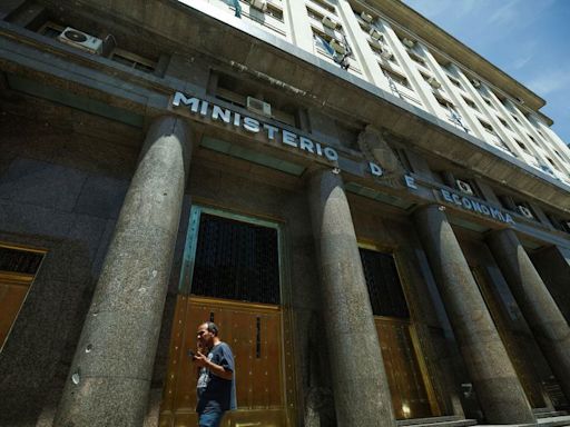 Producción industrial de Argentina cae 5,4% interanual en julio: INDEC