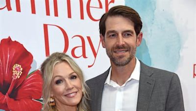 Jennie Garth se casó con un hombre más joven porque necesitaba a alguien que le 'siguiera el ritmo'