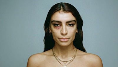 Sevdaliza agradece público após parceria com Pabllo Vittar