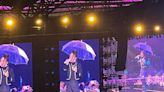 張韶涵、王心凌暴雨開唱！「只唱4首歌」全場怒喊退票 歌迷怒批：詐騙