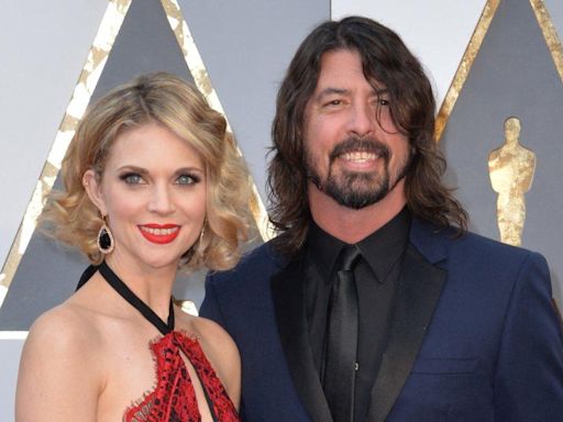 Dave Grohl Ditches His Wedding Ring 3 Weeks After He Confessed to Cheating on His Wife and Fathering a Baby Out of Wedlock