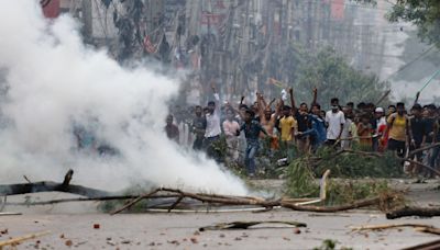 孟加拉示威增至105死 總理宣布全國宵禁 學生闖監獄放數百囚犯