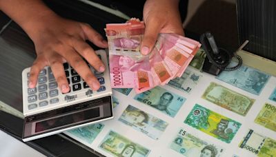 Indonesia Rate Hike May Not Be Enough to Spur Rupiah Rally