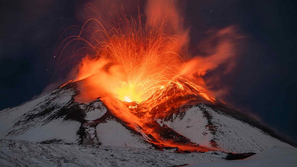 Mount Etna volcanic eruption closes Catania international airport