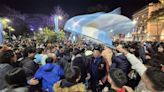 Argentina campeón: ni el frío ni la hora frenaron los festejos de los tucumanos