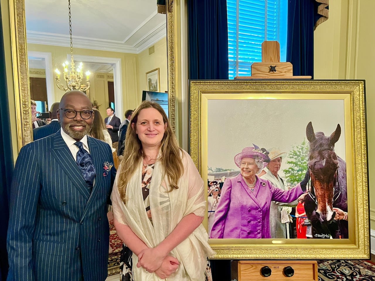 Homewood native unveils portrait of Queen Elizabeth II