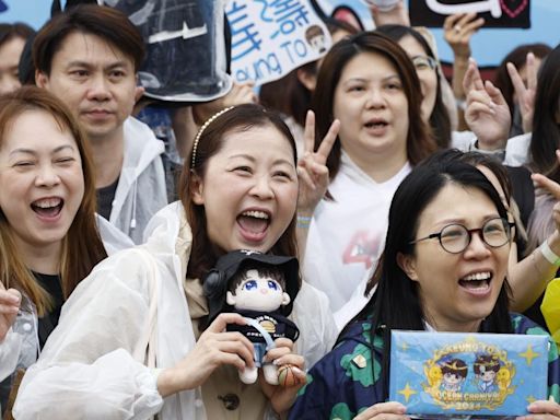 姜濤生日｜姜糖濕晒！冒住黃雨到海洋公園慶祝偶像生日 | am730