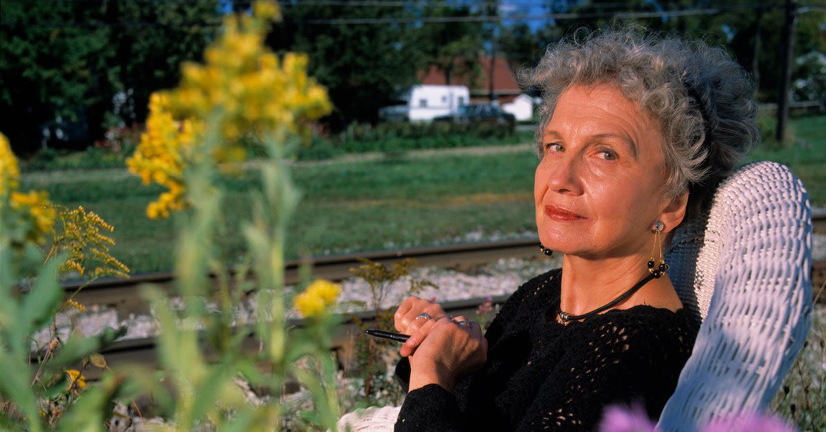 Alice Munro, Master of Short Story, Dies at 92