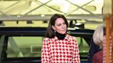 La princesa de Gales recupera su abrigo 'pata de gallo XL' de simbólico color rojo