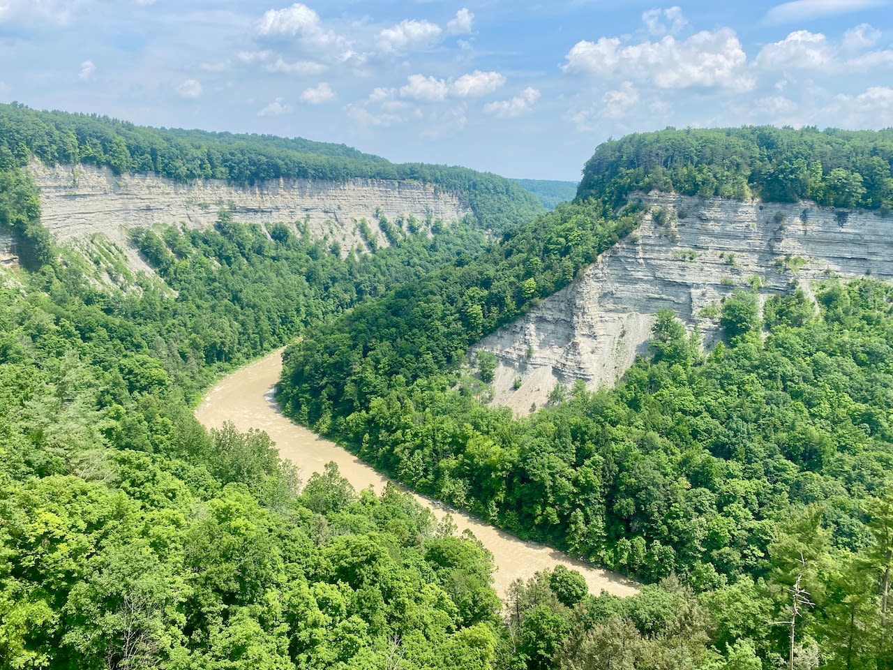 Manhunt closes Letchworth State Park in Upstate NY