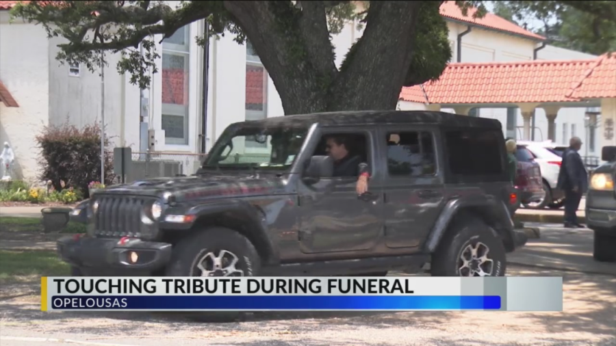 Jeep drives pay tribute during funeral service