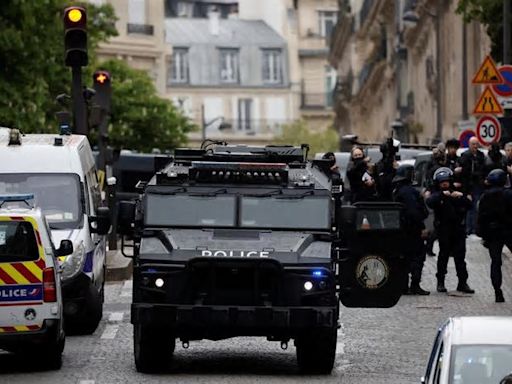 Un homme menace de se faire exploser dans le consulat d’Iran à Paris, rapporte Europe 1