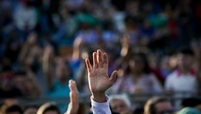 Milhares de fiéis celebram última missa da 25ª edição de Pentecostes